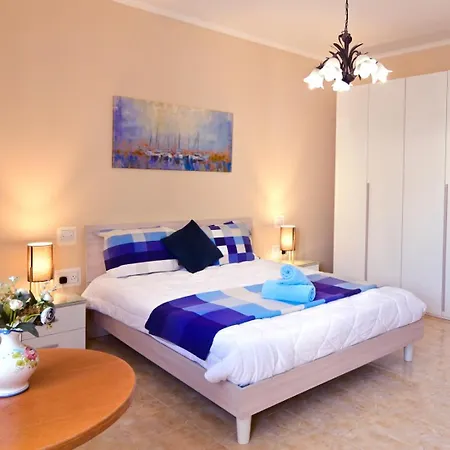 Apartment Charming Getaway With Views In Marsascala