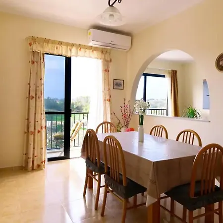 Apartment Charming Getaway With Views In Marsascala *