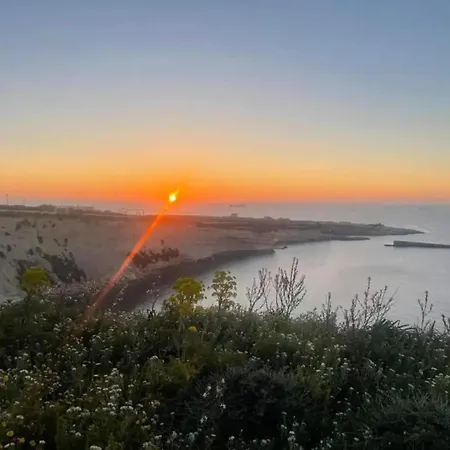 Charming Getaway With Views In Marsascala 公寓